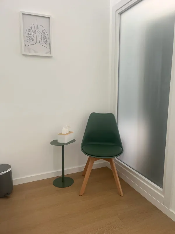 Gabinete com ilustração anatómica